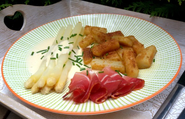 low carb Spargel mit Sauce Hollandaise