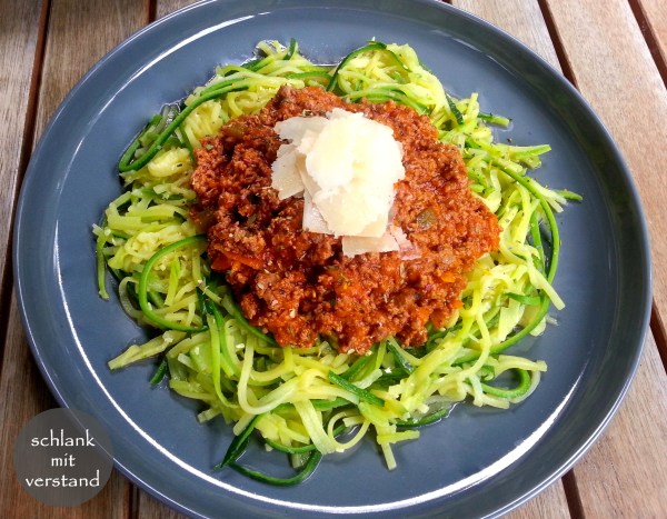 low carb Zucchini Nudeln Bolognese