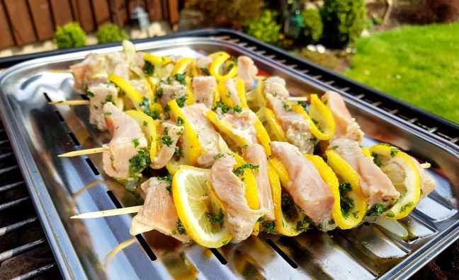 Lachs-Zitronen-Spieße grillen Rezept
