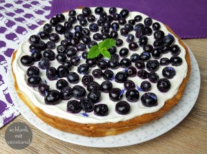 low carb Heidelbeerkuchen mit Mandelbisquitboden