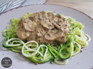 low carb Zoodles mit Champignon Rahmsauce