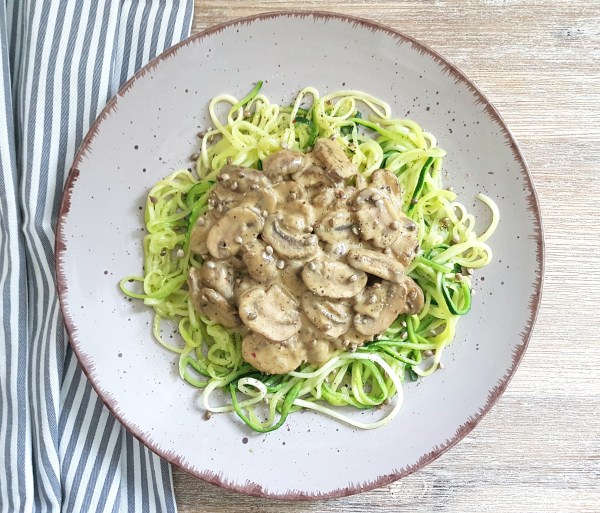 Zoodles mit Champignon Rahmsauce vegan